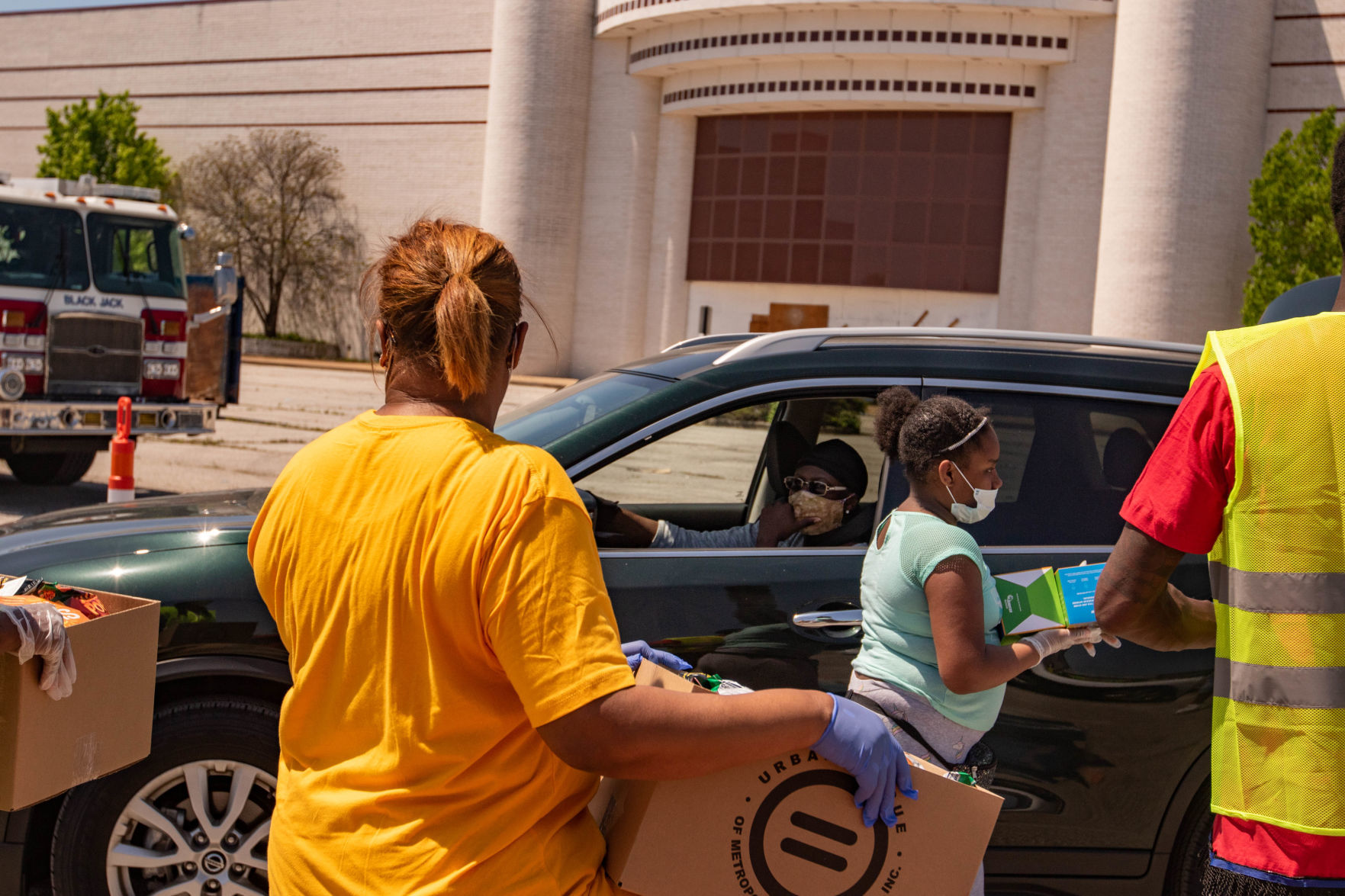 St. Louis region holds largest food distribution for thousands in need